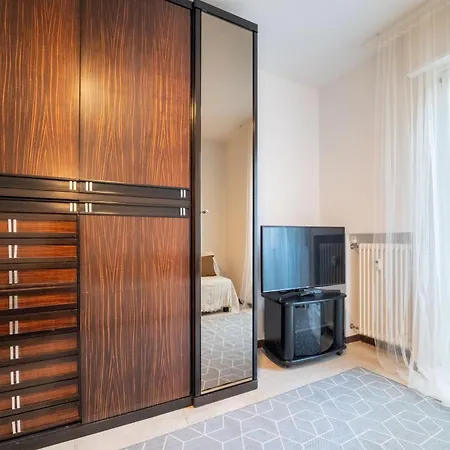 Guesthost - Comfy Flat X4 Close To The Center شقة ترييستي