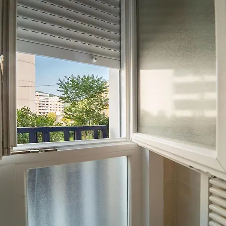 Guesthost - Comfy Flat X4 Close To The Center شقة *